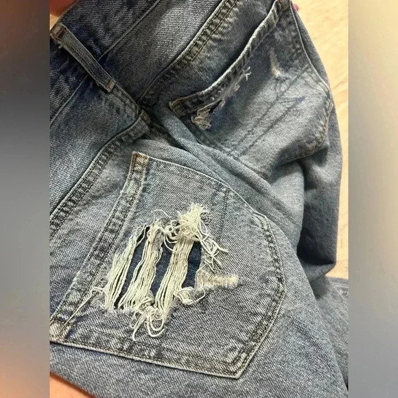 American Eagle Relaxed Mom jeans high rise size 4 regular in EUC - Picture 2 of 7